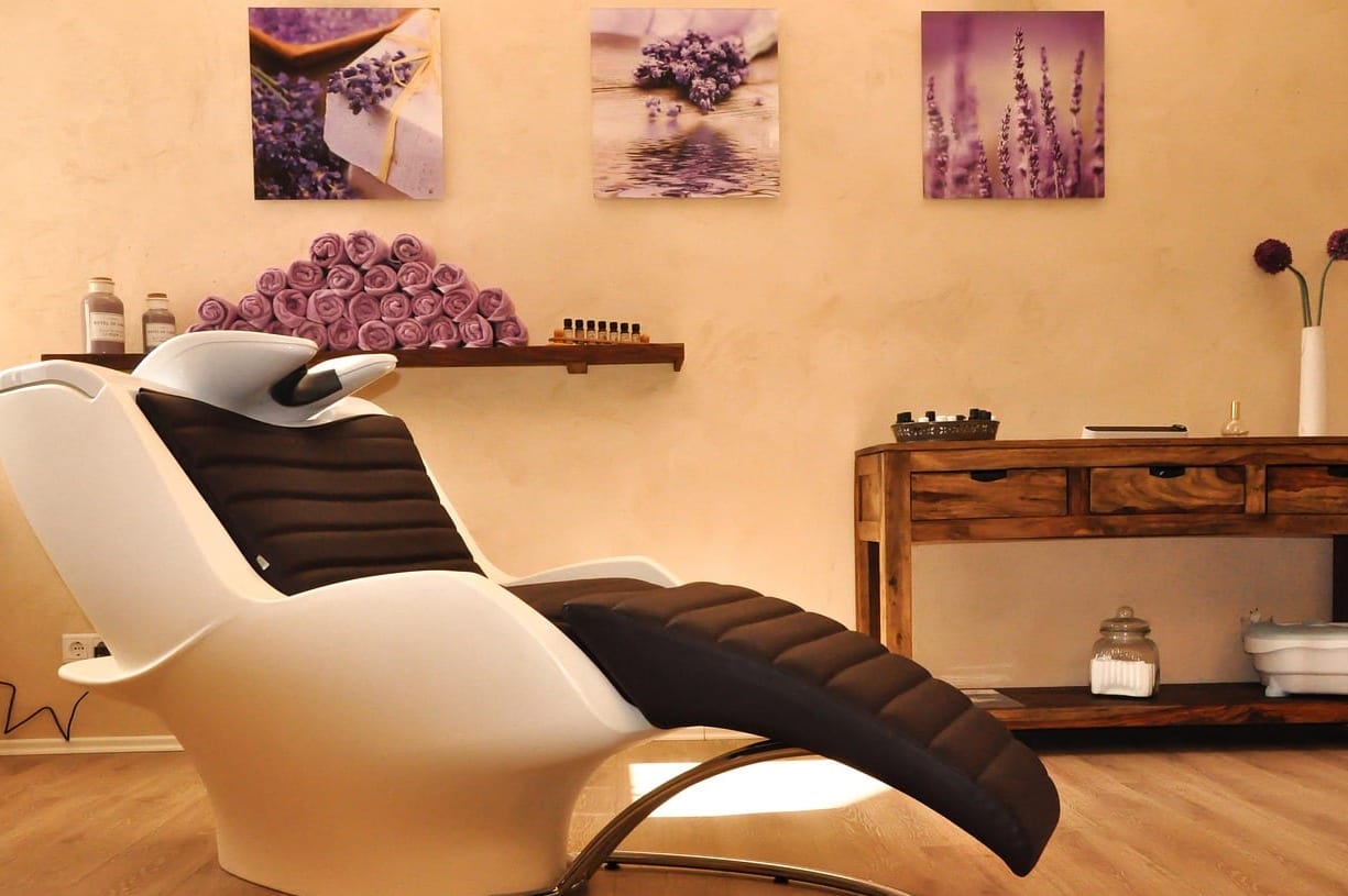 The Bloom & Bob shampoo lounge